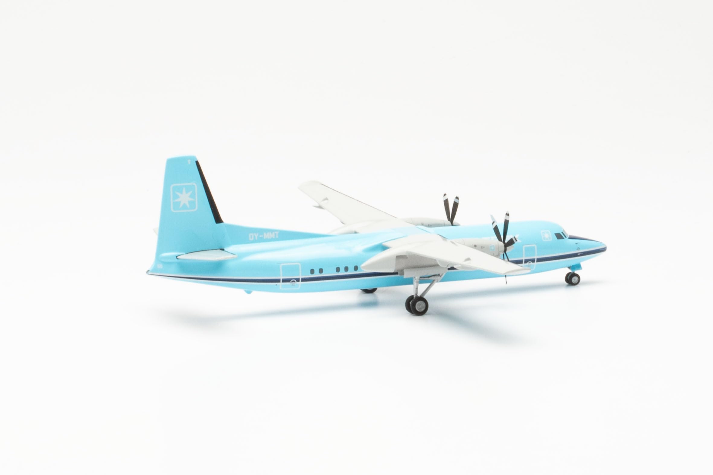 herpa-wings-maersk-air-fokker-50-modellflugzeug-oy-mmt-1-200 image 3