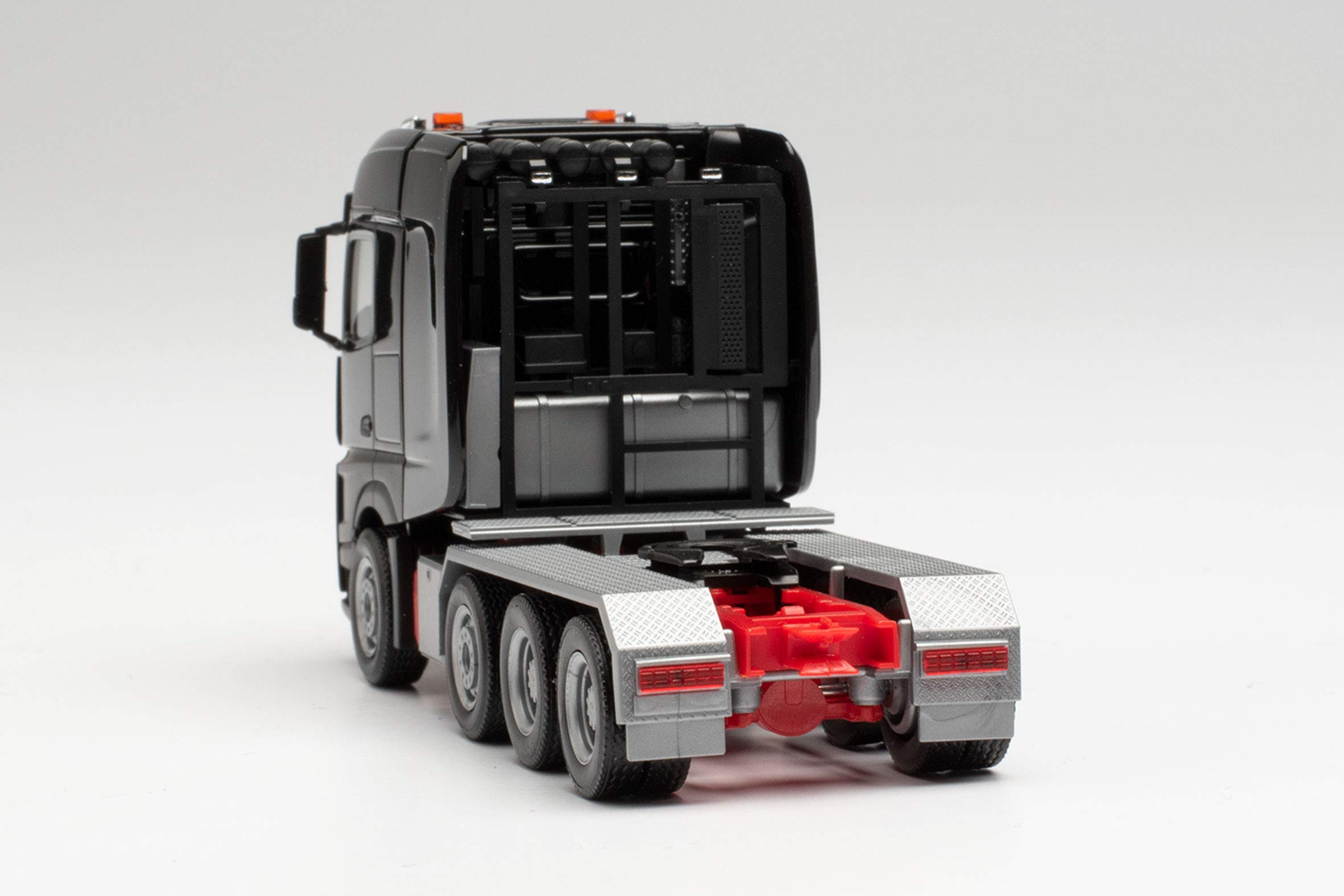 herpa-mercedes-arocs-bigspace-zugmaschine-1-87-schwarz-307734 image 5