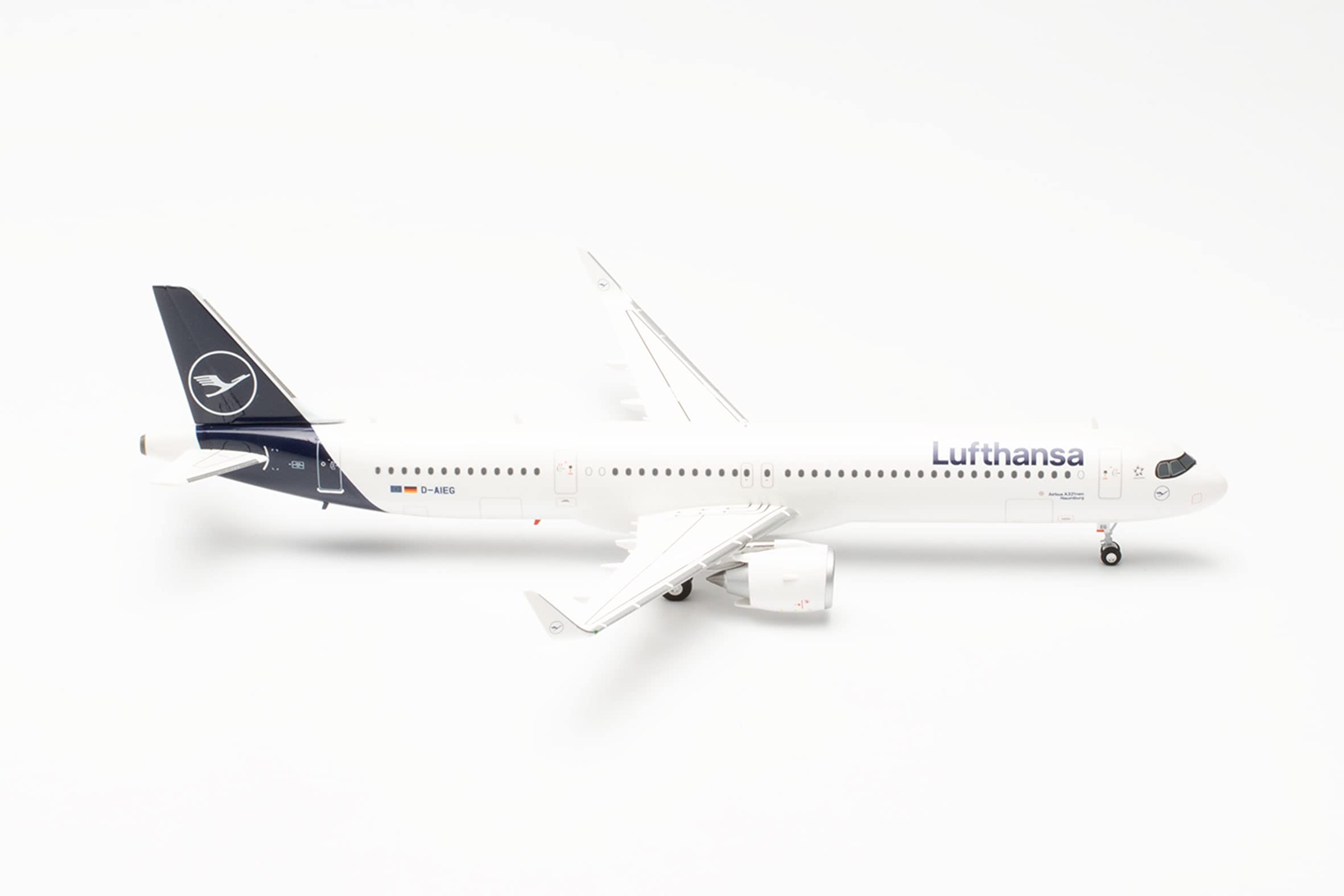 herpa-wings-airbus-a321neo-lufthansa-d-aieg-flugzeug-1-200-metall image 1