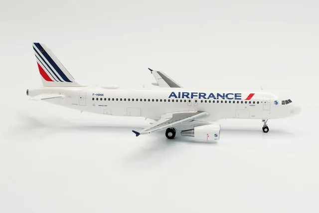 herpa-wings-air-france-airbus-a320-tarbes-flugzeugmodell-1-200-metall image 1
