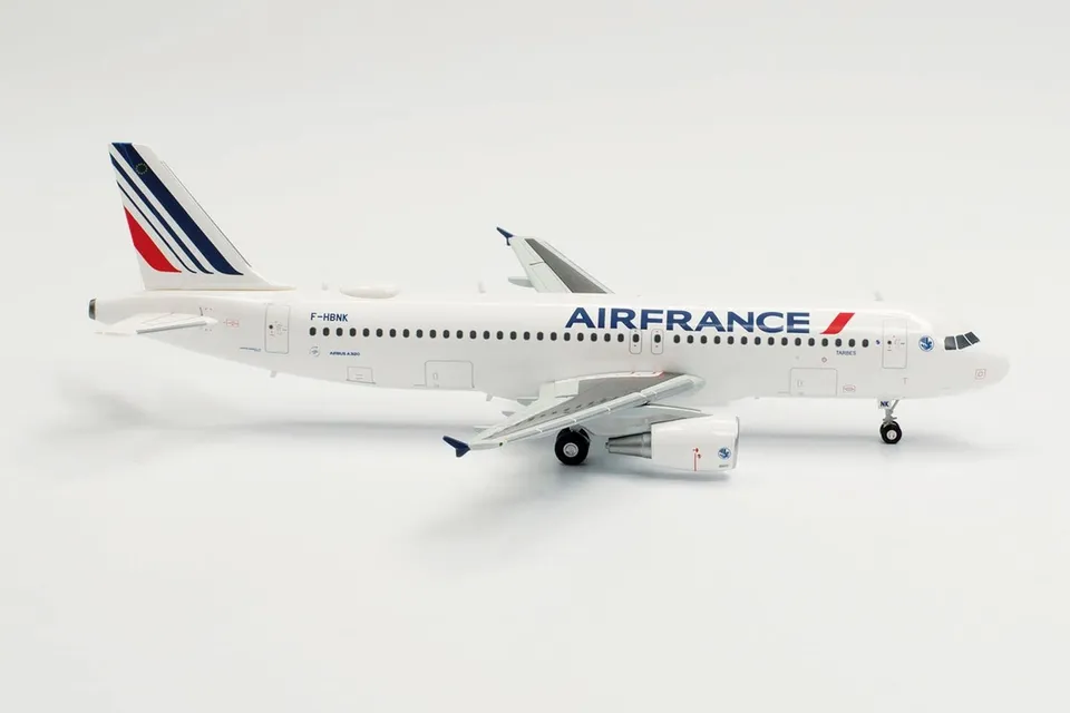 herpa-wings-air-france-airbus-a320-tarbes-flugzeugmodell-1-200-metall image 1
