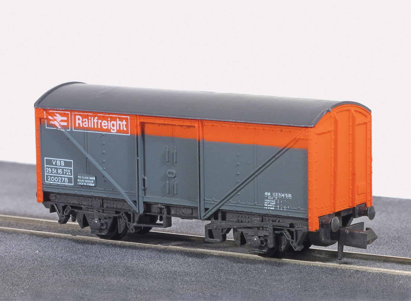 peco-nr12r-van-railfreight-g-terwagen-spur-n image 1