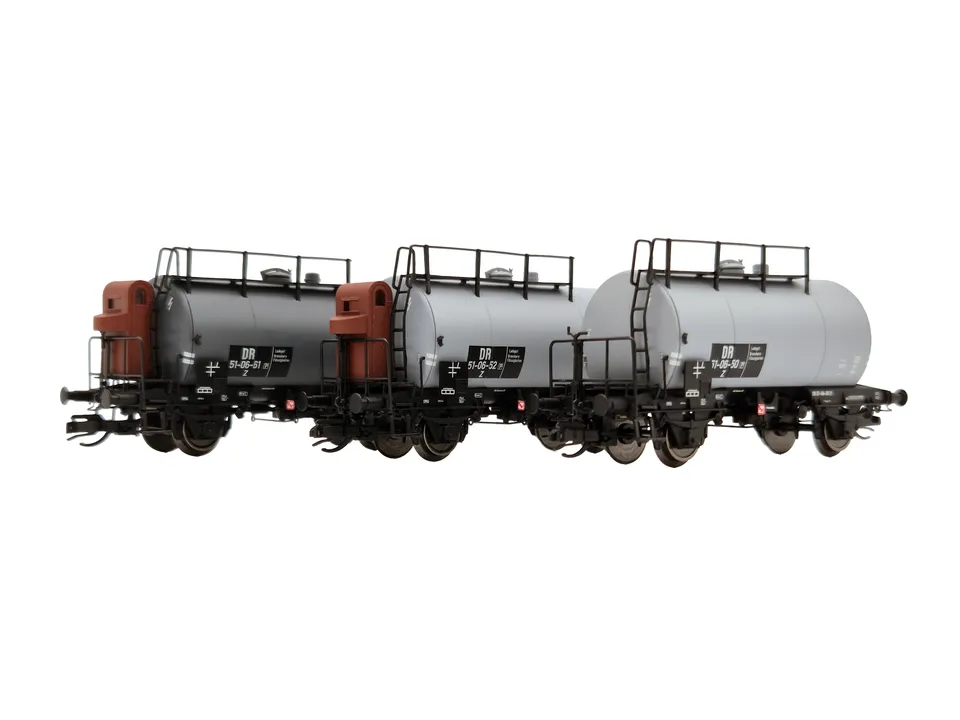 saxonia-g-terwagen-120112-2-deutz-kesselwagen-3er-set-dr-ep-iii-grau image 1