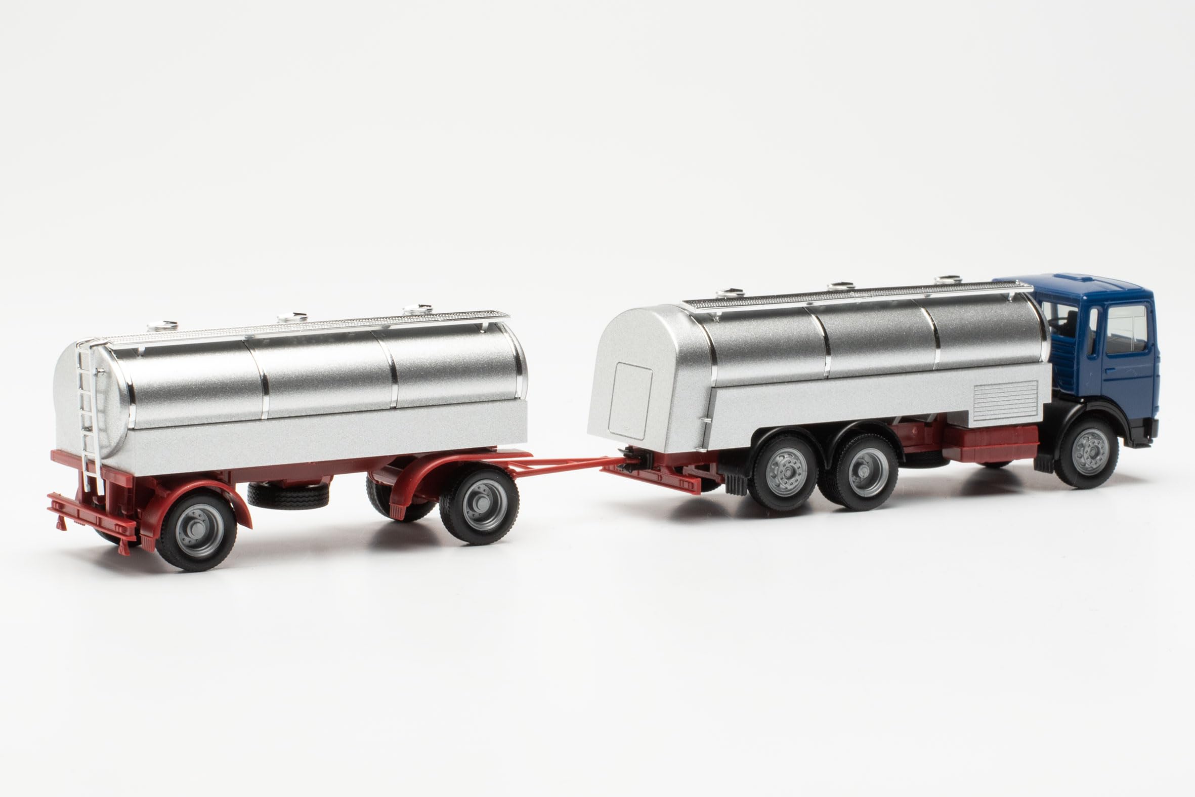 herpa-basic-man-f8-milchtank-h-ngerzug-lkw-modell-1-87 image 2