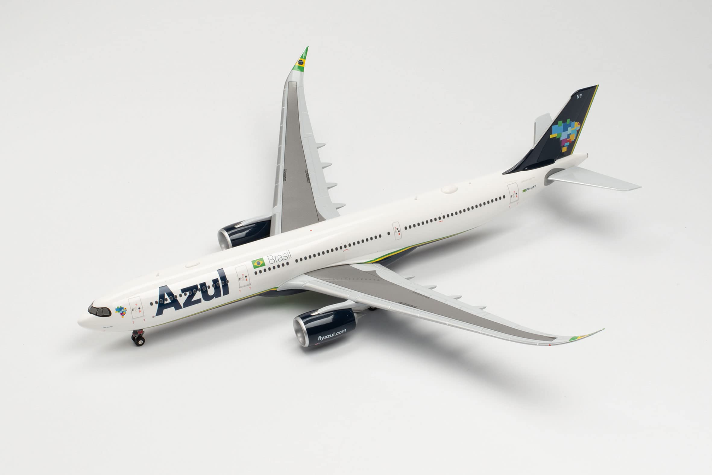 herpa-wings-a330-900neo-flugzeugmodell-azul-sem-fim-1-200-kunststoff image 4