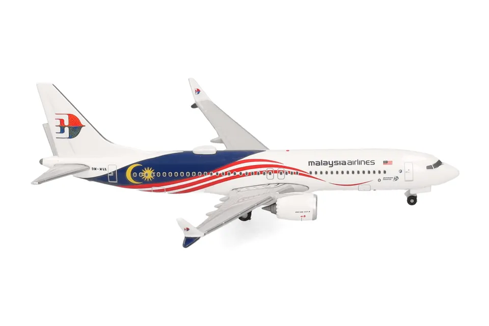 herpa-wings-malaysia-b737-max-8-flugzeugmodell-1-500-9m-mva image 1
