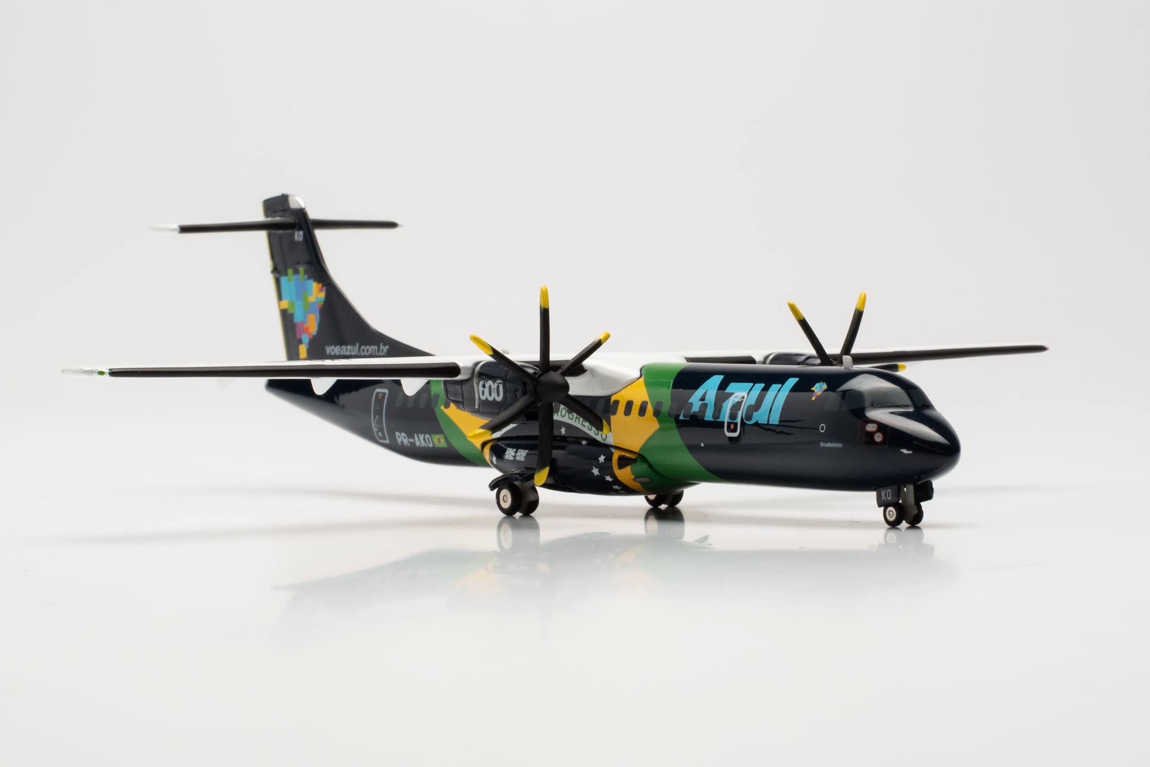 herpa-wings-atr-72-600-flugzeugmodell-azul-brazilian-flag-1-200 image 5