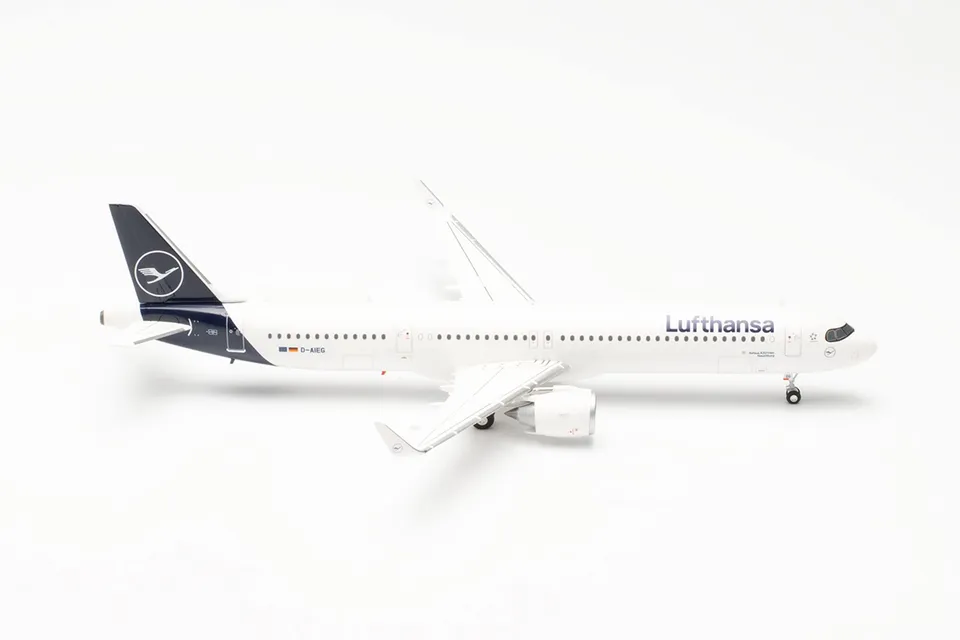 herpa-wings-airbus-a321neo-lufthansa-d-aieg-flugzeug-1-200-metall image 1