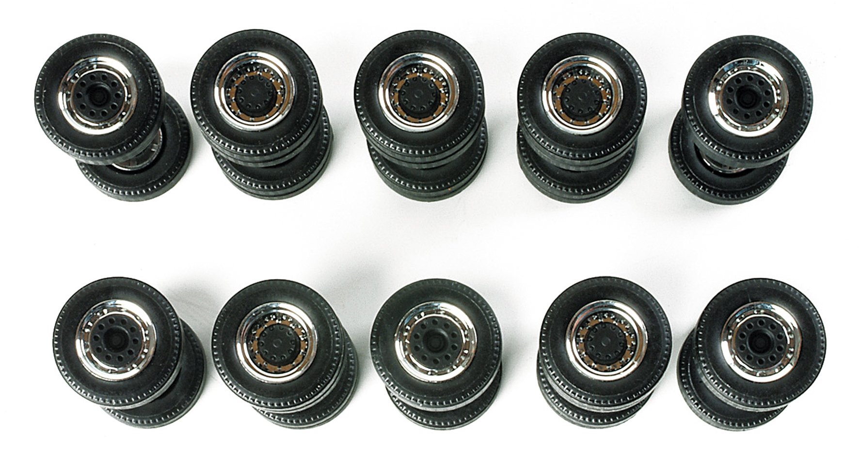 herpa-cars-trucks-052580-reifen-set-zugmaschine-1-87-chrom-schwarz image 1
