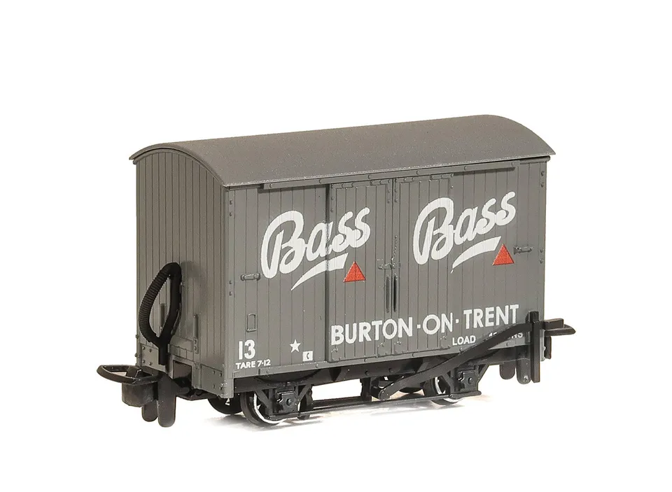 peco-gr-901-oo-9-box-van-g-terwagen-bass-nr-19 image 1
