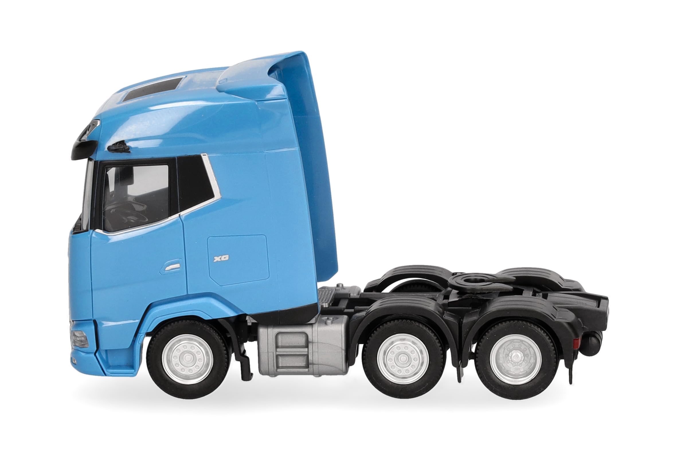 herpa-daf-xg-zugmaschine-1-87-lichtblau-6x2 image 4