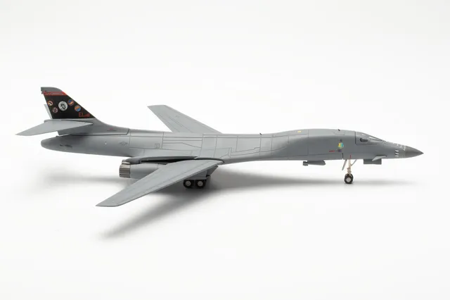 herpa-wings-rockwell-b-1b-lancer-flugzeugmodell-1-200-metall image 1