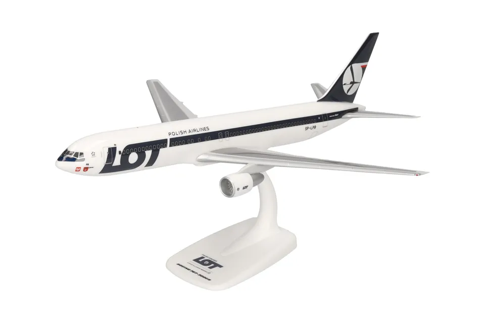 herpa-snapfit-lot-boeing-767-300-flugzeug-1-200 image 1