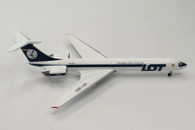 herpa-wings-il-62m-sp-lbd-flugzeugmodell-1-200-metall-lot image 1