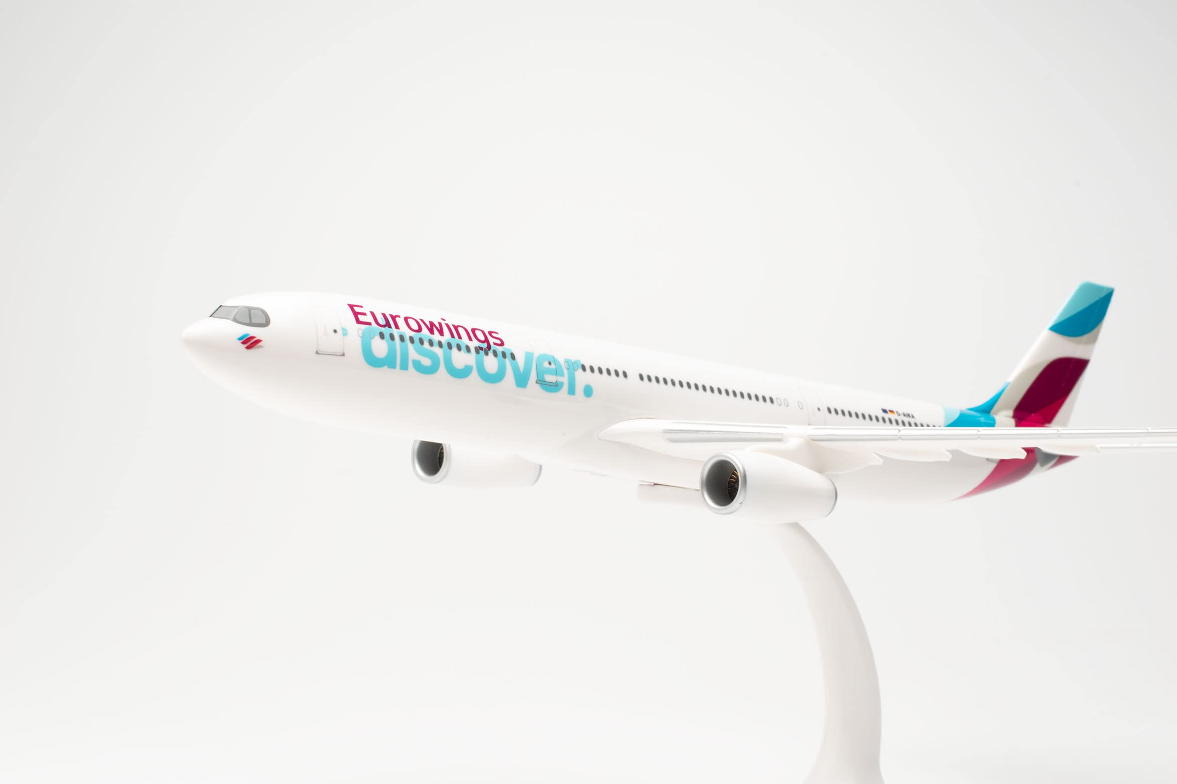 herpa-snapfit-airbus-a330-300-eurowings-discover-d-afyr-1-200-kunststoff image 5