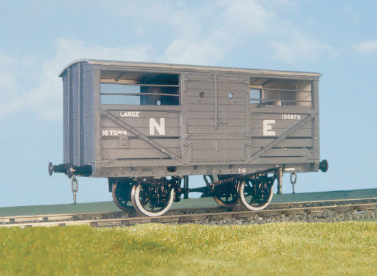 peco-parkside-ps05-lner-viehwagen-spur-0-bausatz image 1