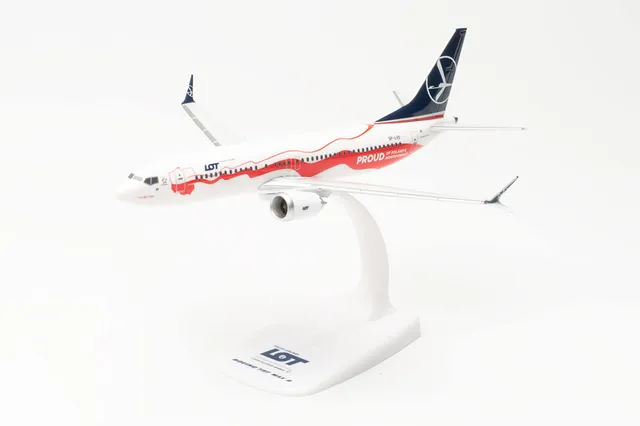 herpa-snapfit-lot-boeing-737-max-8-sp-lvd-1-200 image 1