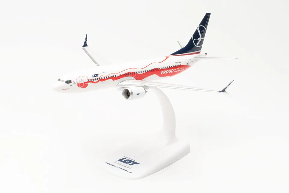 herpa-snapfit-lot-boeing-737-max-8-sp-lvd-1-200 image 1