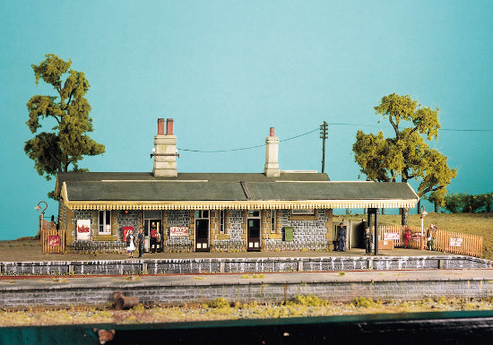 ratio-504-station-building-bahnhofsgeb-ude-oo-h0-bausatz image 1