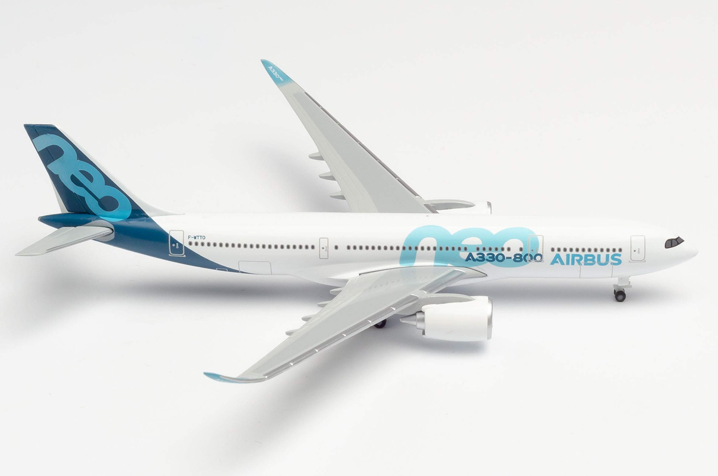 herpa-wings-airbus-a330-800neo-flugzeugmodell-uganda-airlines-5x-nil image 7