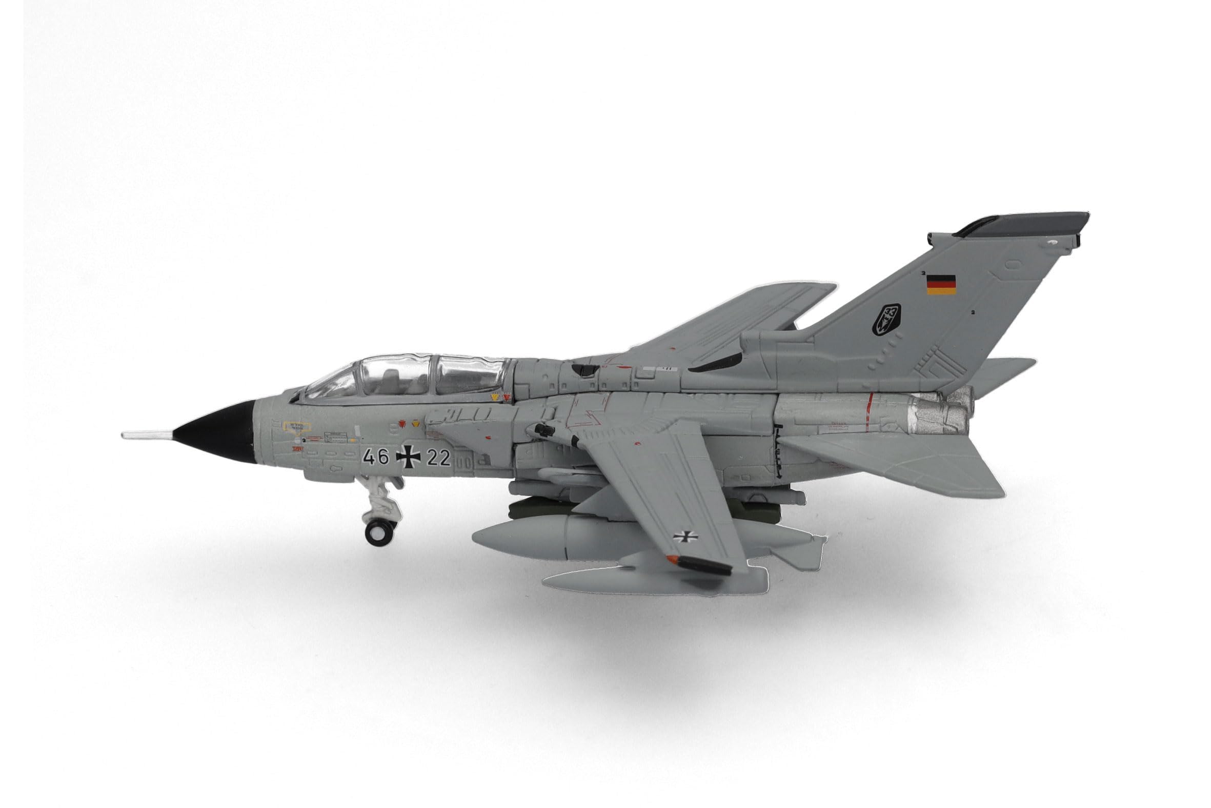 herpa-wings-luftwaffe-tornado-ids-taktlwg-33-flugzeug-1-200 image 2