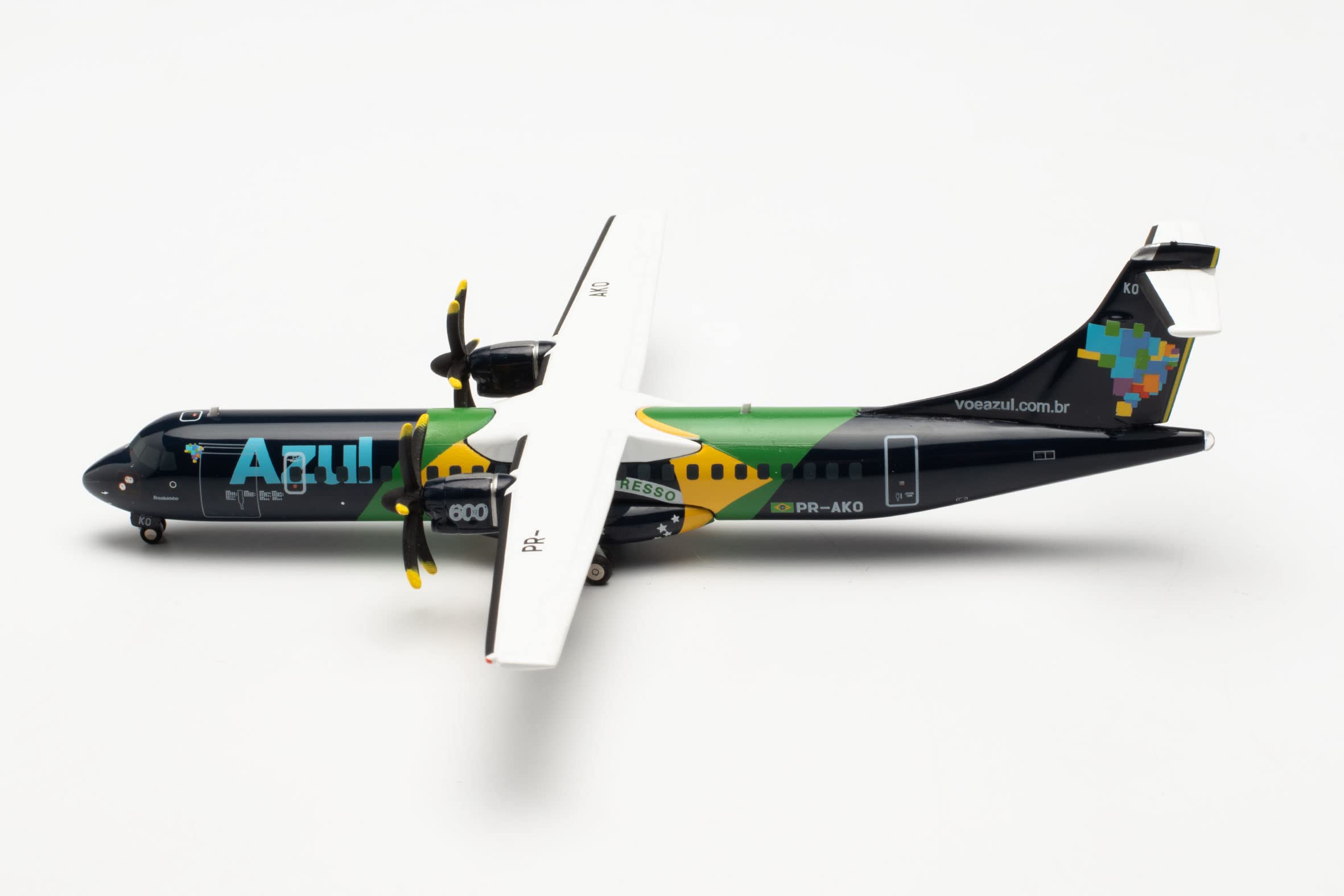herpa-wings-atr-72-600-flugzeugmodell-azul-brazilian-flag-1-200 image 2