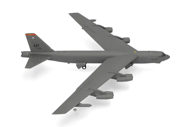 herpa-wings-usaf-b-52h-stratofortress-23rd-bs-1-200-metall image 1