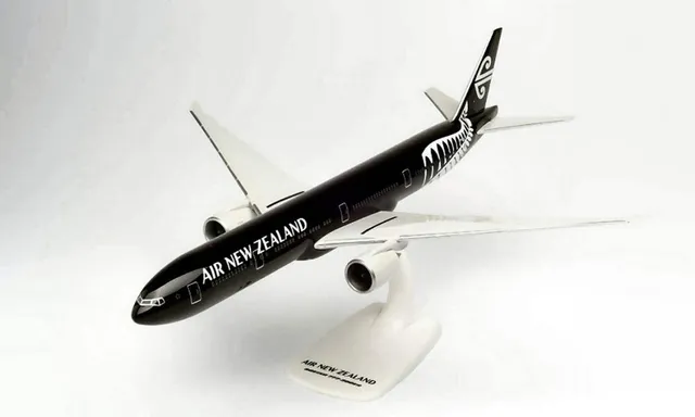 herpa-wings-boeing-777-300er-flugzeugmodell-air-new-zealand image 1