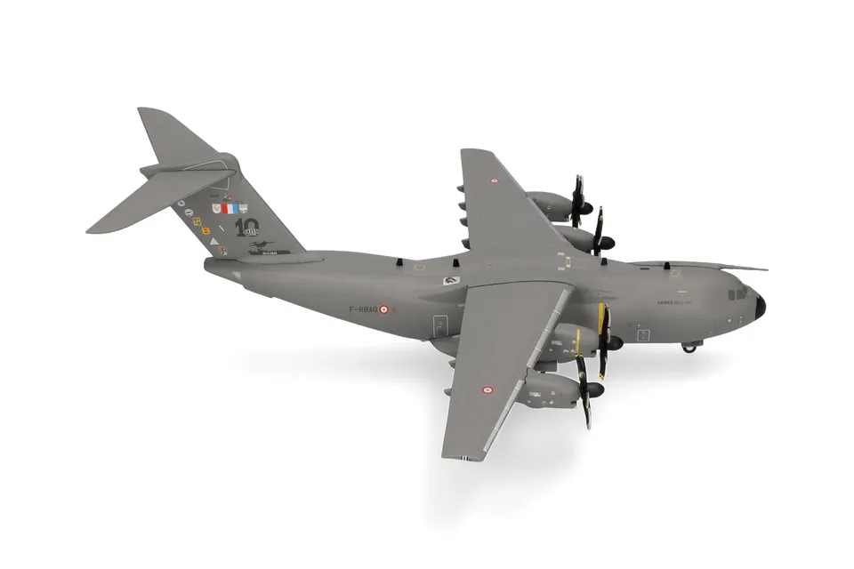 herpa-wings-french-air-force-a400m-touraine-flugzeug-1-200 image 1