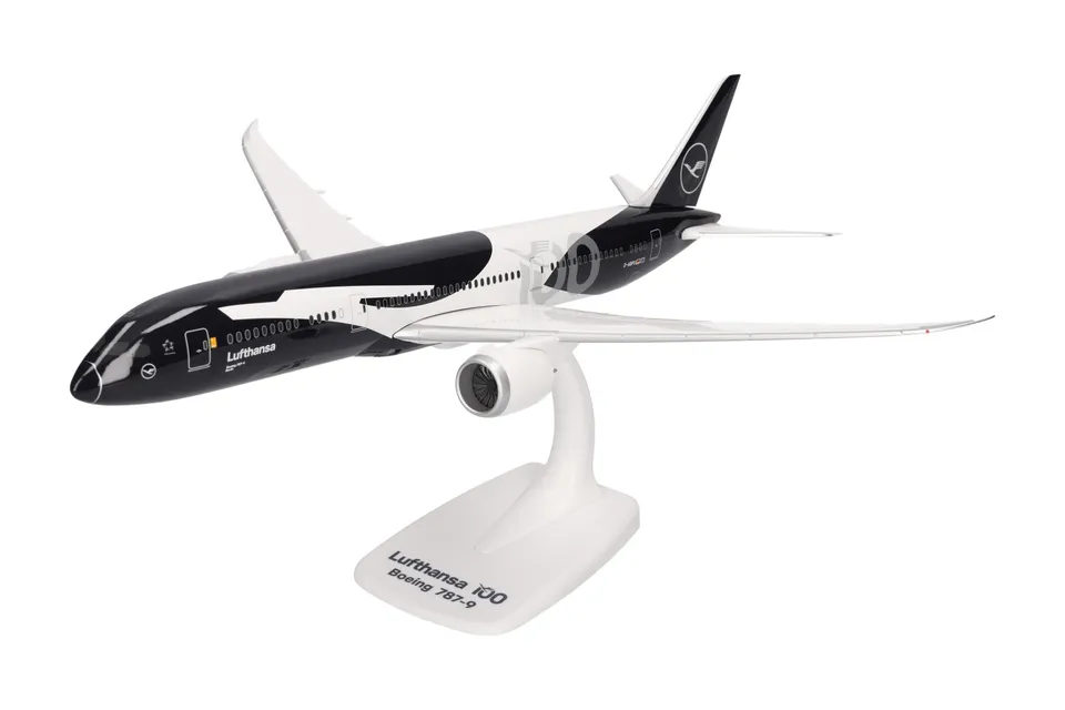 herpa-snapfit-lufthansa-boeing-787-9-dreamliner-1-200 image 1