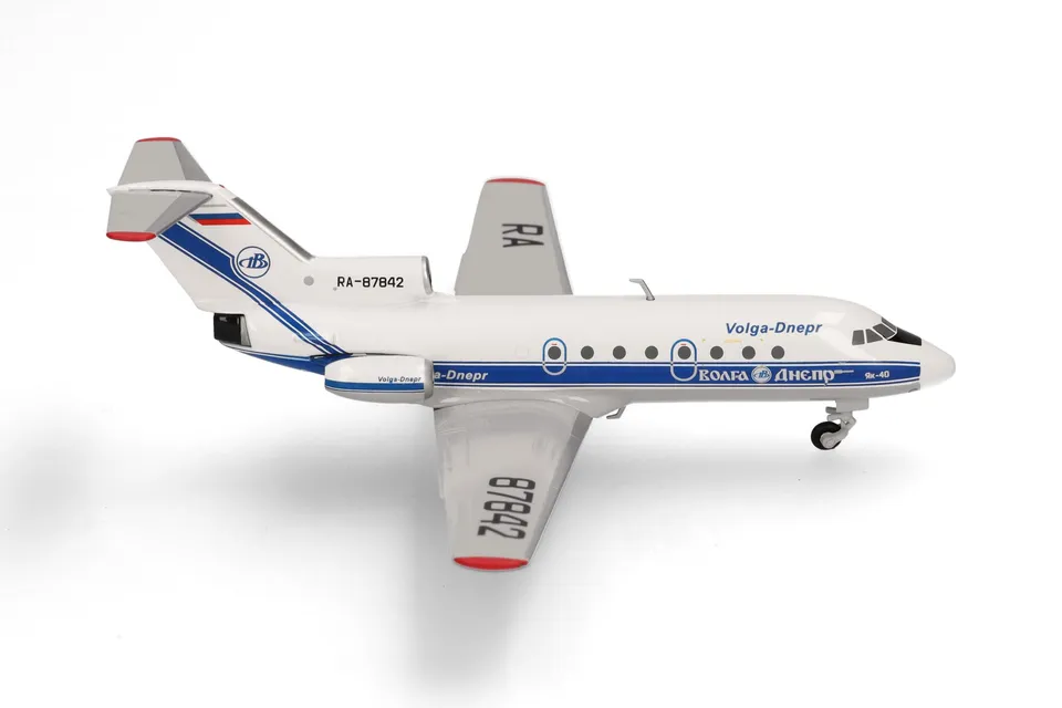herpa-wings-volga-dnepr-yakovlev-yak-40-metall-1-200 image 1