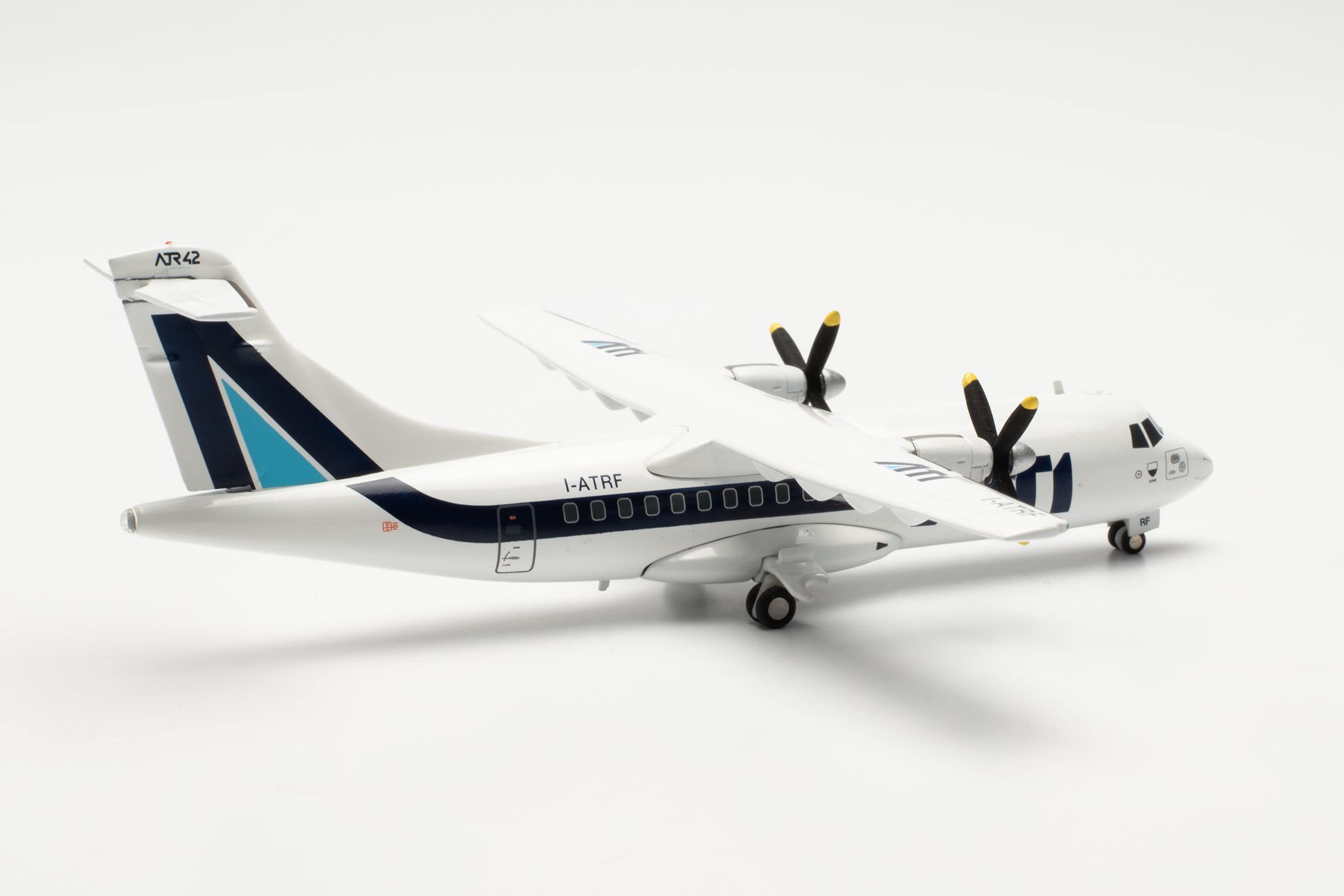 herpa-wings-ati-atr-42-300-flugzeugmodell-1-200-metall image 3