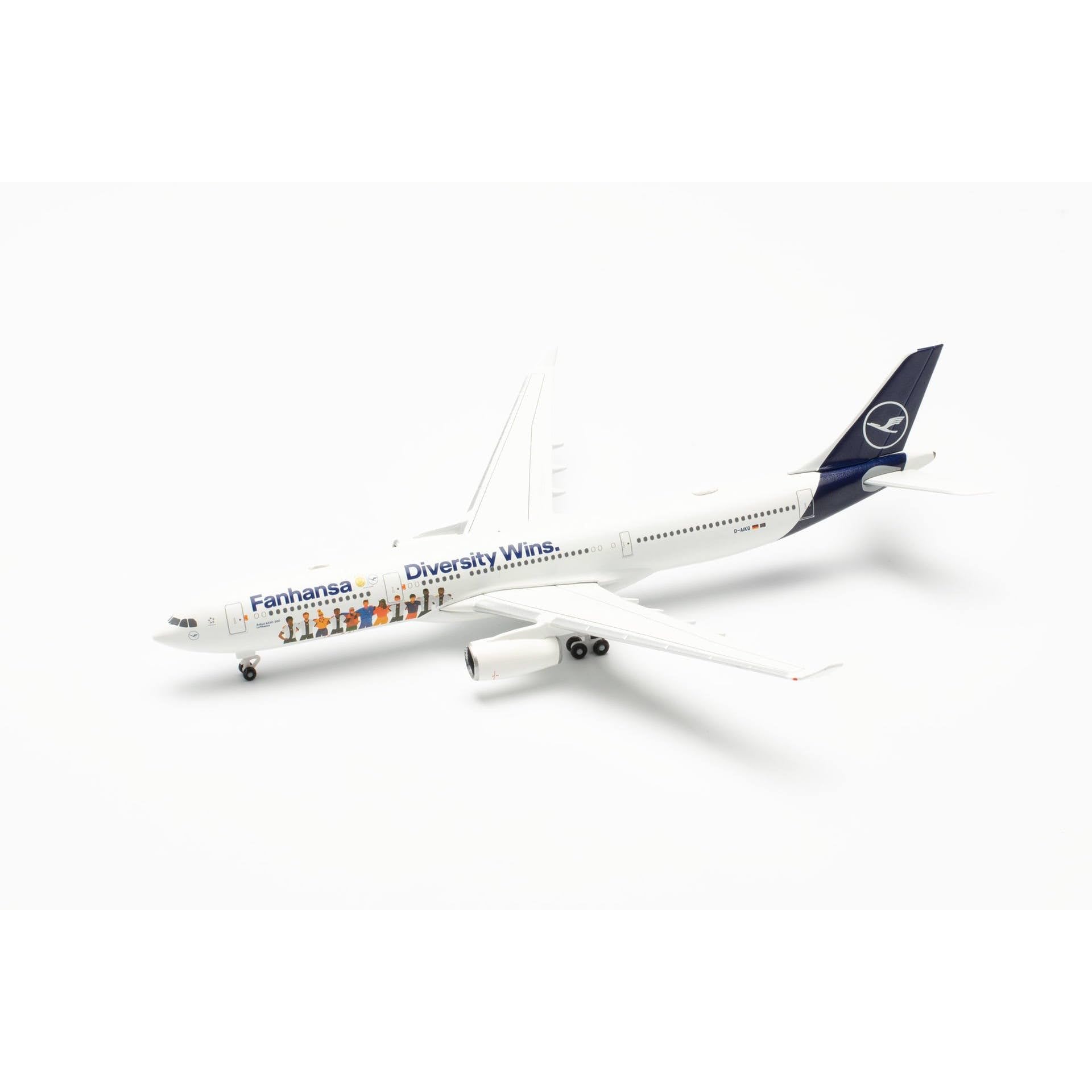 herpa-wings-lufthansa-a330-fanhansa-d-aikq-flugzeug-1-500 image 5