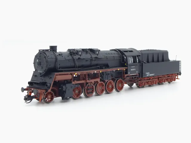 saxonia-dampflokomotiven-120121-br-58-30-heizlok-tt-dr-rollf-hig image 1