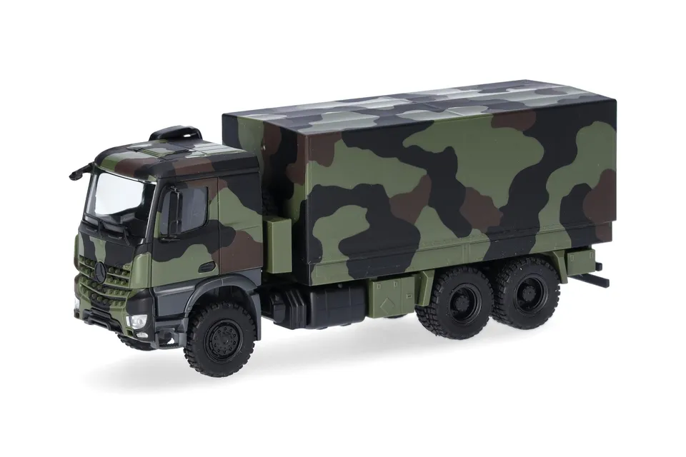 herpa-mercedes-arocs-6x6-pritsche-plane-camouflage-1-87 image 1