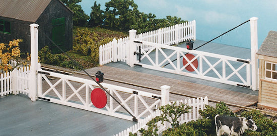 peco-wills-ss56-bahn-bergang-schranken-tore-oo-h0-bausatz image 1