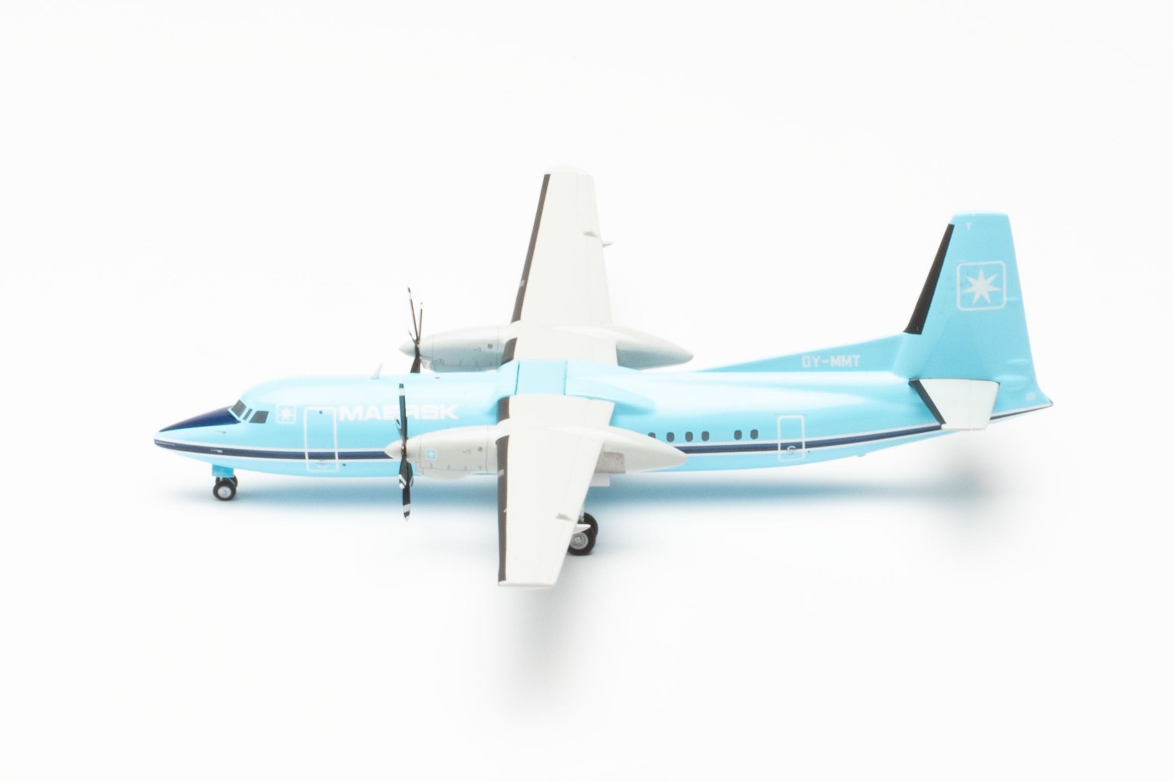 herpa-wings-maersk-air-fokker-50-modellflugzeug-oy-mmt-1-200 image 2