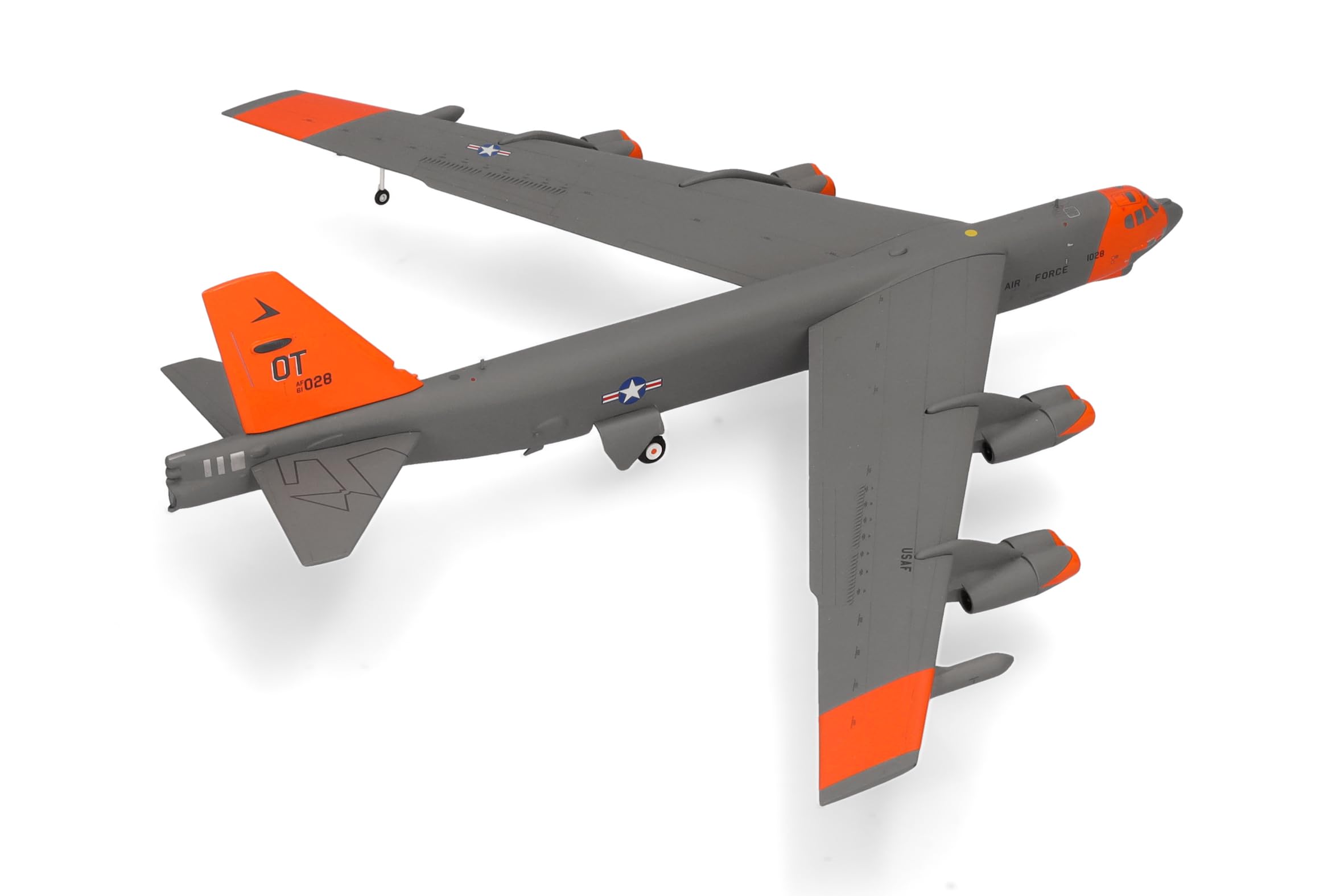 herpa-wings-usaf-boeing-b-52h-stratofortress-modellflugzeug-1-200 image 3