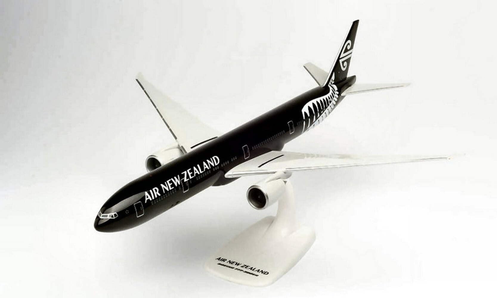 herpa-wings-boeing-777-300er-flugzeugmodell-air-new-zealand image 1