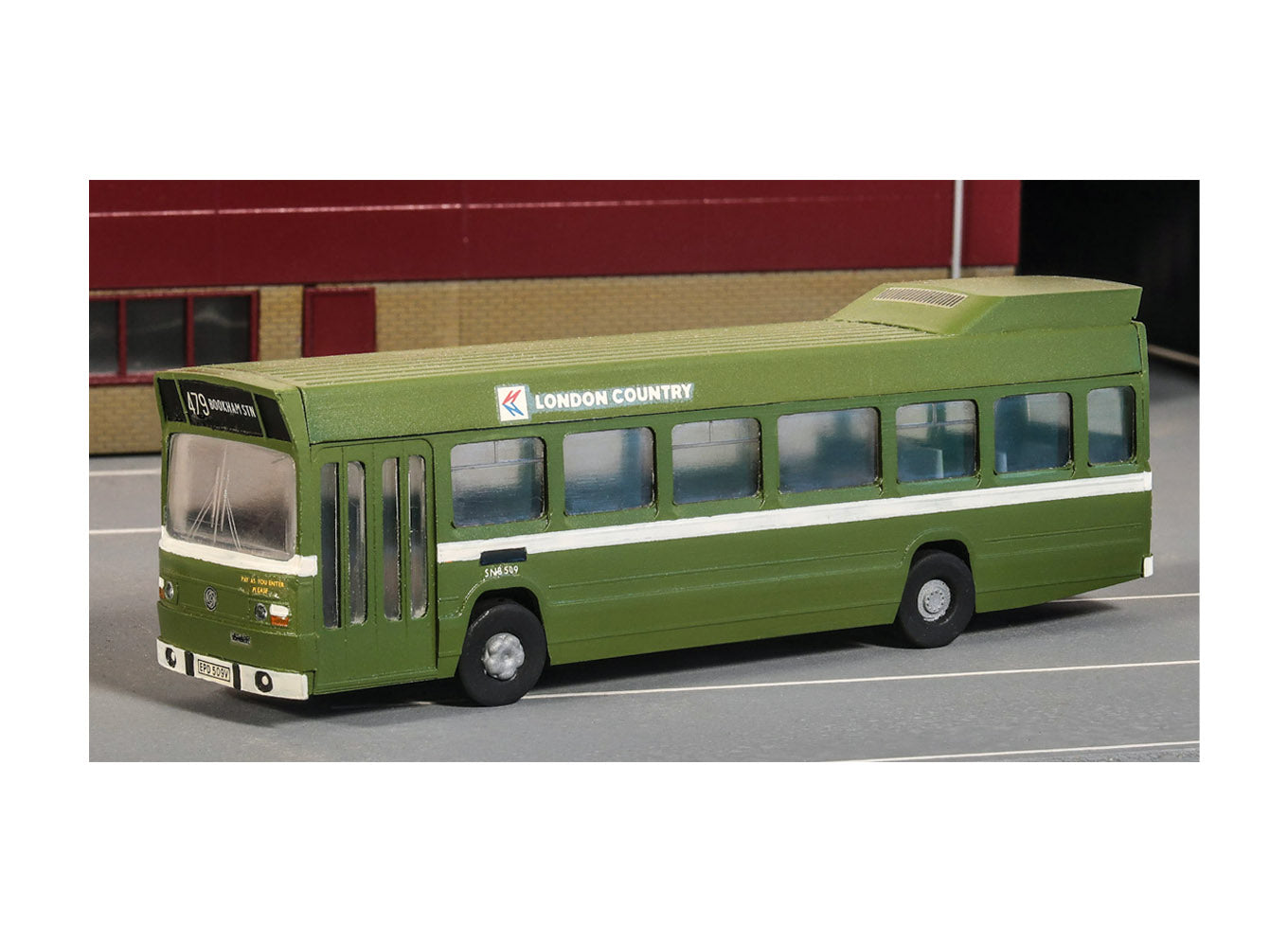modelscene-5139-leyland-national-bus-bausatz-london-country image 1