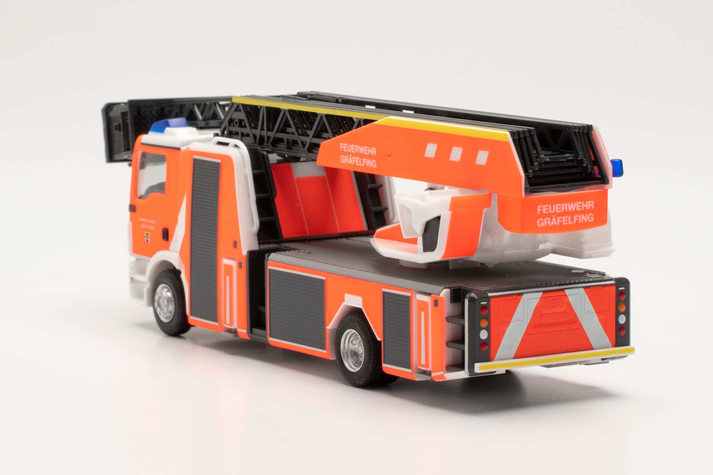 herpa-cars-trucks-man-tgm-rosenbauer-drehleiter-gr-felfing-1-87 image 4