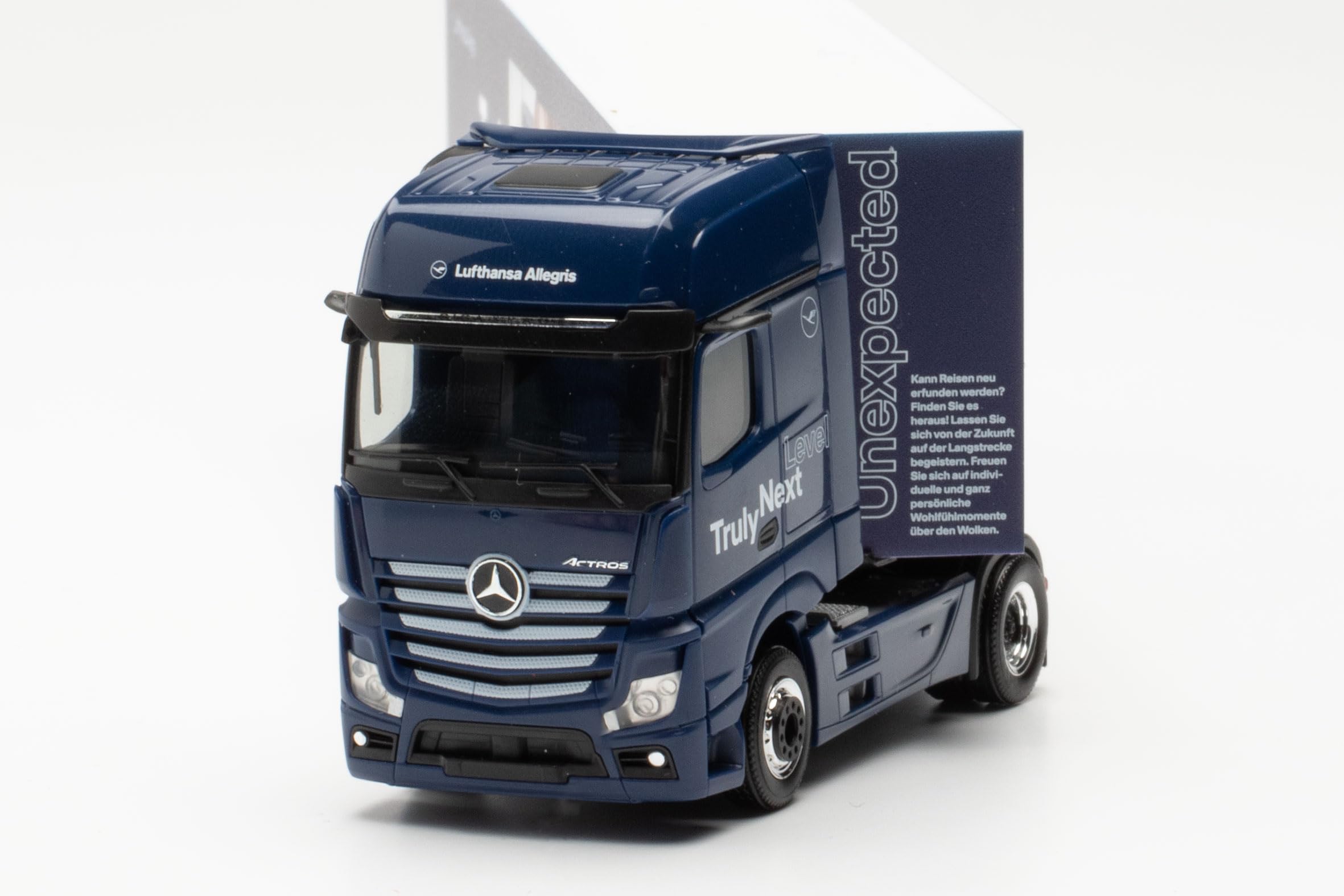 herpa-mercedes-benz-actros-gigaspace-lkw-modell-lufthansa-1-87 image 4