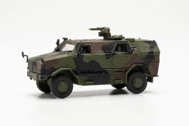 herpa-minitanks-atf-dingo-kmw-1530-1-87-gr-n image 1
