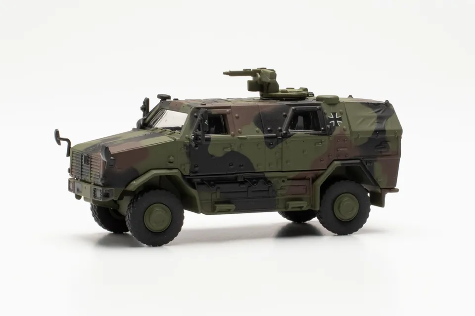 herpa-minitanks-atf-dingo-kmw-1530-1-87-gr-n image 1