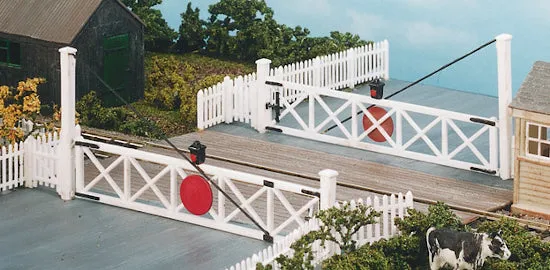 peco-wills-ss56-bahn-bergang-schranken-tore-oo-h0-bausatz image 1