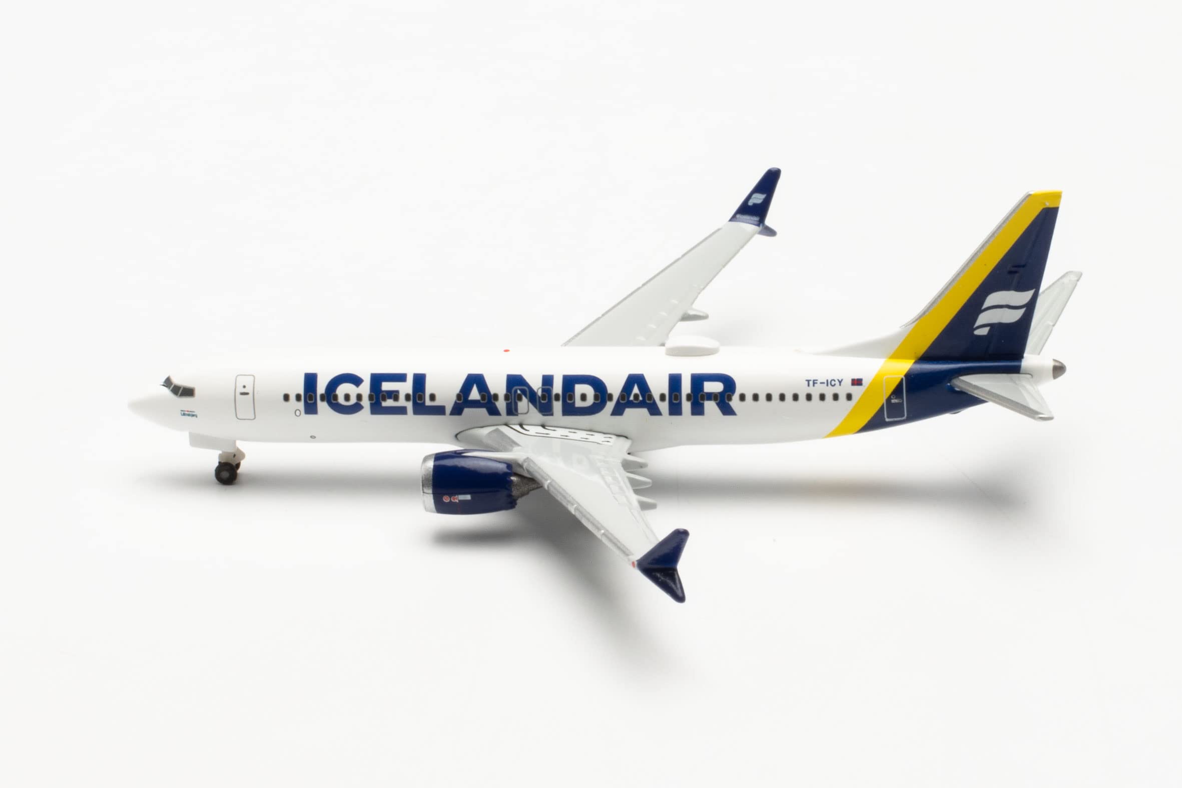 herpa-wings-boeing-737-max-8-flugzeugmodell-icelandair-1-500 image 2