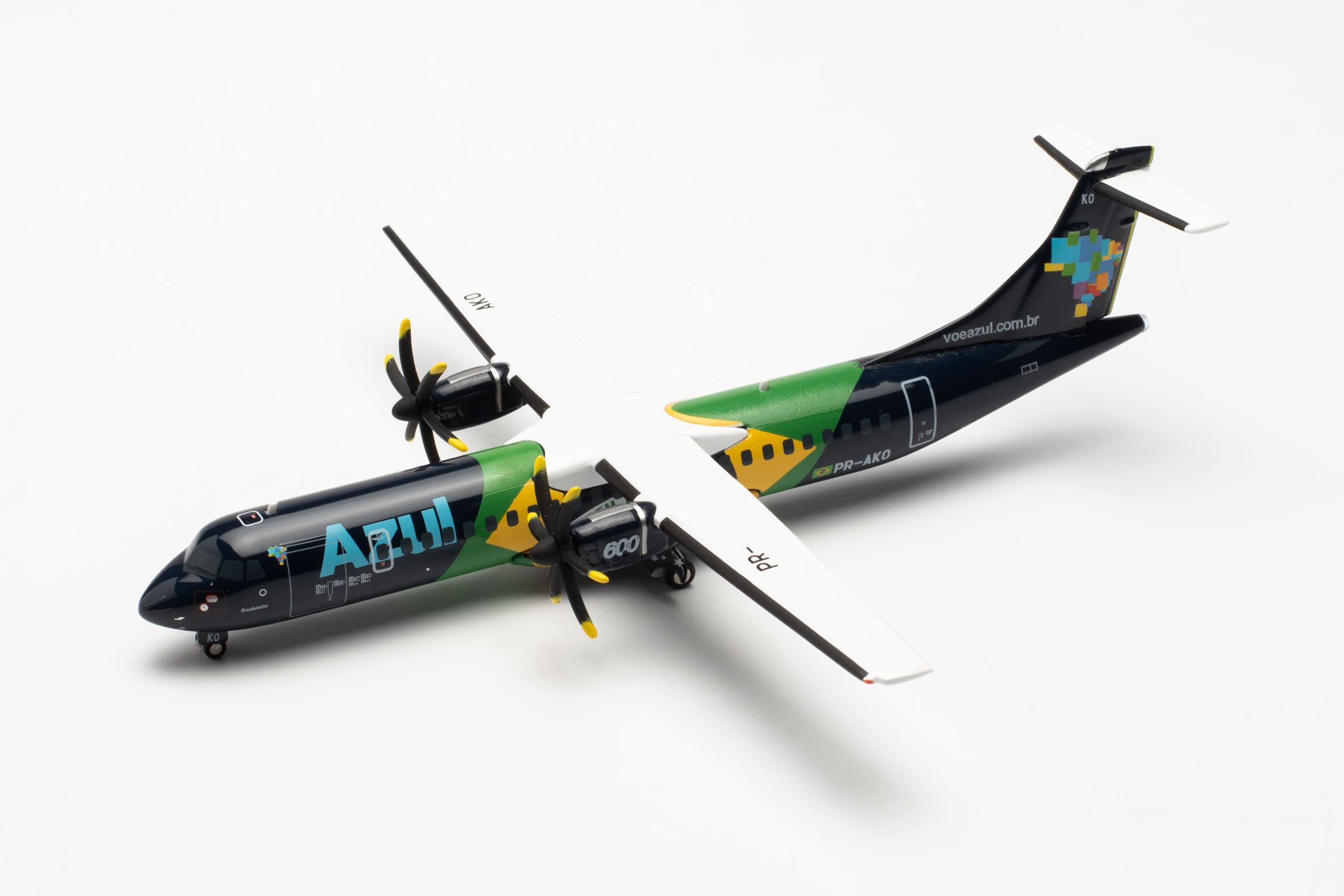 herpa-wings-atr-72-600-flugzeugmodell-azul-brazilian-flag-1-200 image 4