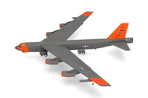 herpa-wings-usaf-boeing-b-52h-stratofortress-modellflugzeug-1-200 image 8