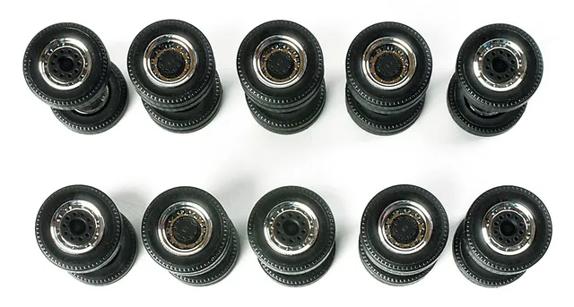 herpa-cars-trucks-052580-reifen-set-zugmaschine-1-87-chrom-schwarz image 1