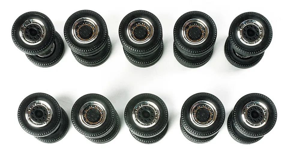 herpa-cars-trucks-052580-reifen-set-zugmaschine-1-87-chrom-schwarz image 1